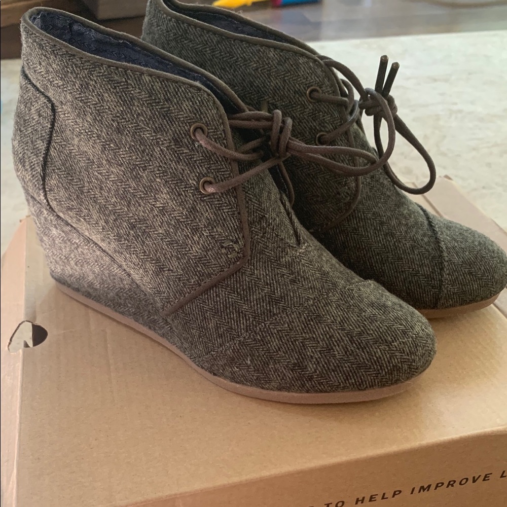 Toms wedge booties 7.5